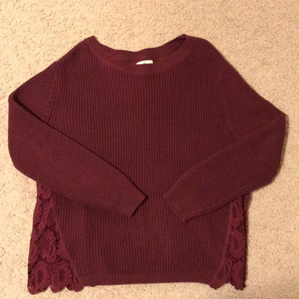 Très Jolie; maroon knitted shirt